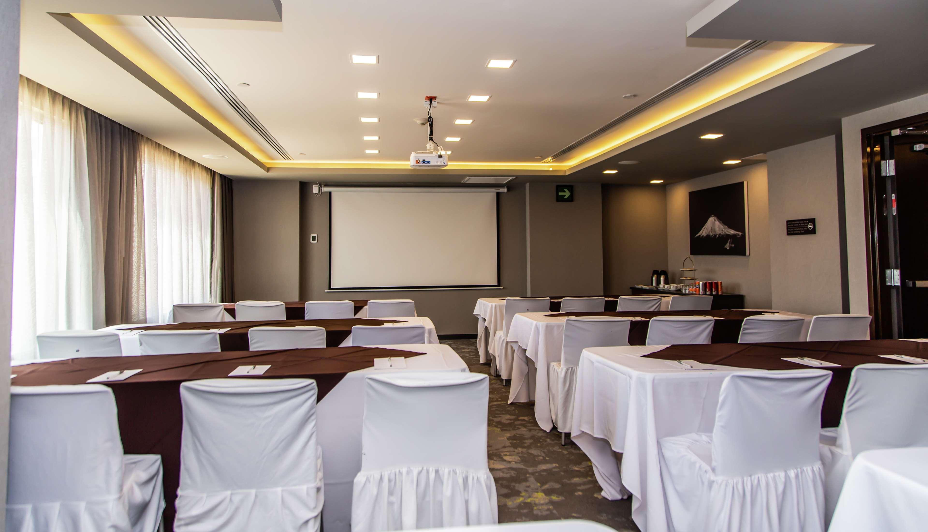 Hampton Inn & Suites By Hilton Пуэбла Экстерьер фото