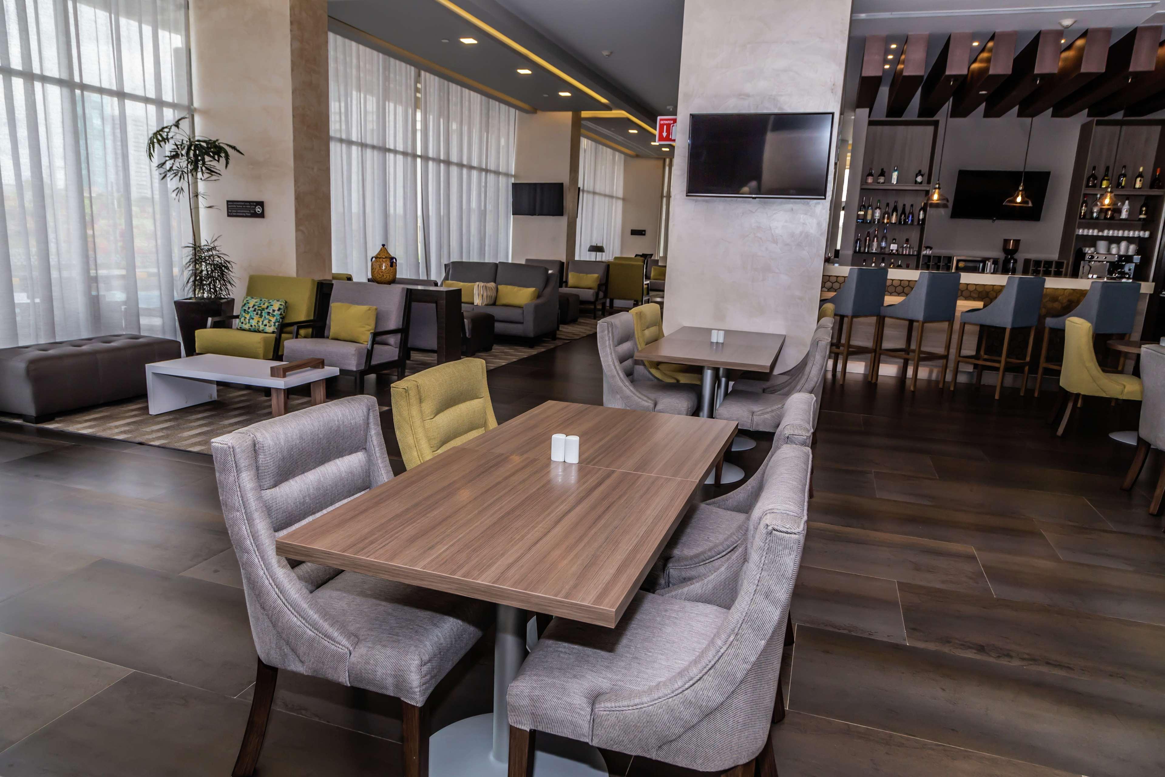 Hampton Inn & Suites By Hilton Пуэбла Экстерьер фото