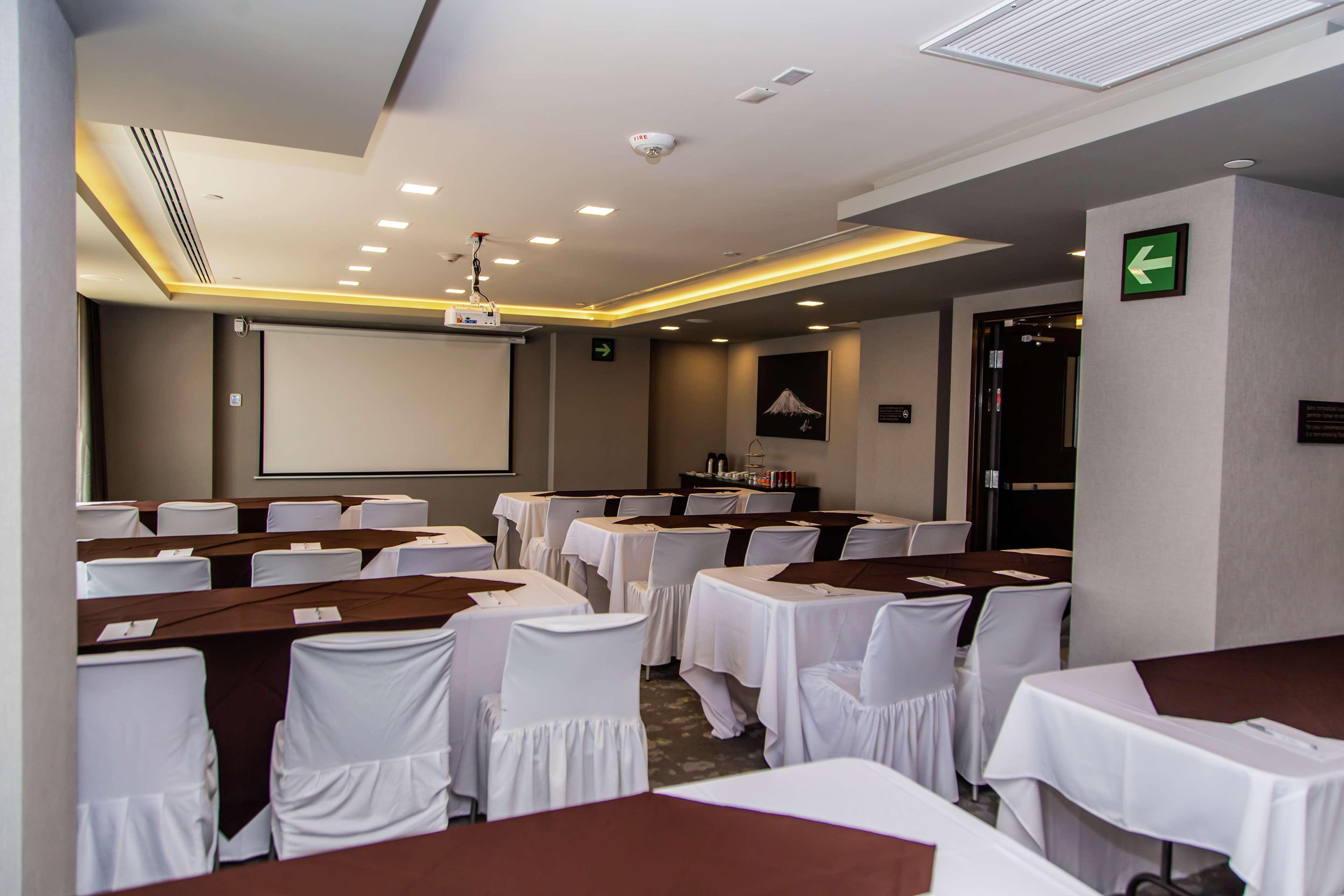 Hampton Inn & Suites By Hilton Пуэбла Экстерьер фото