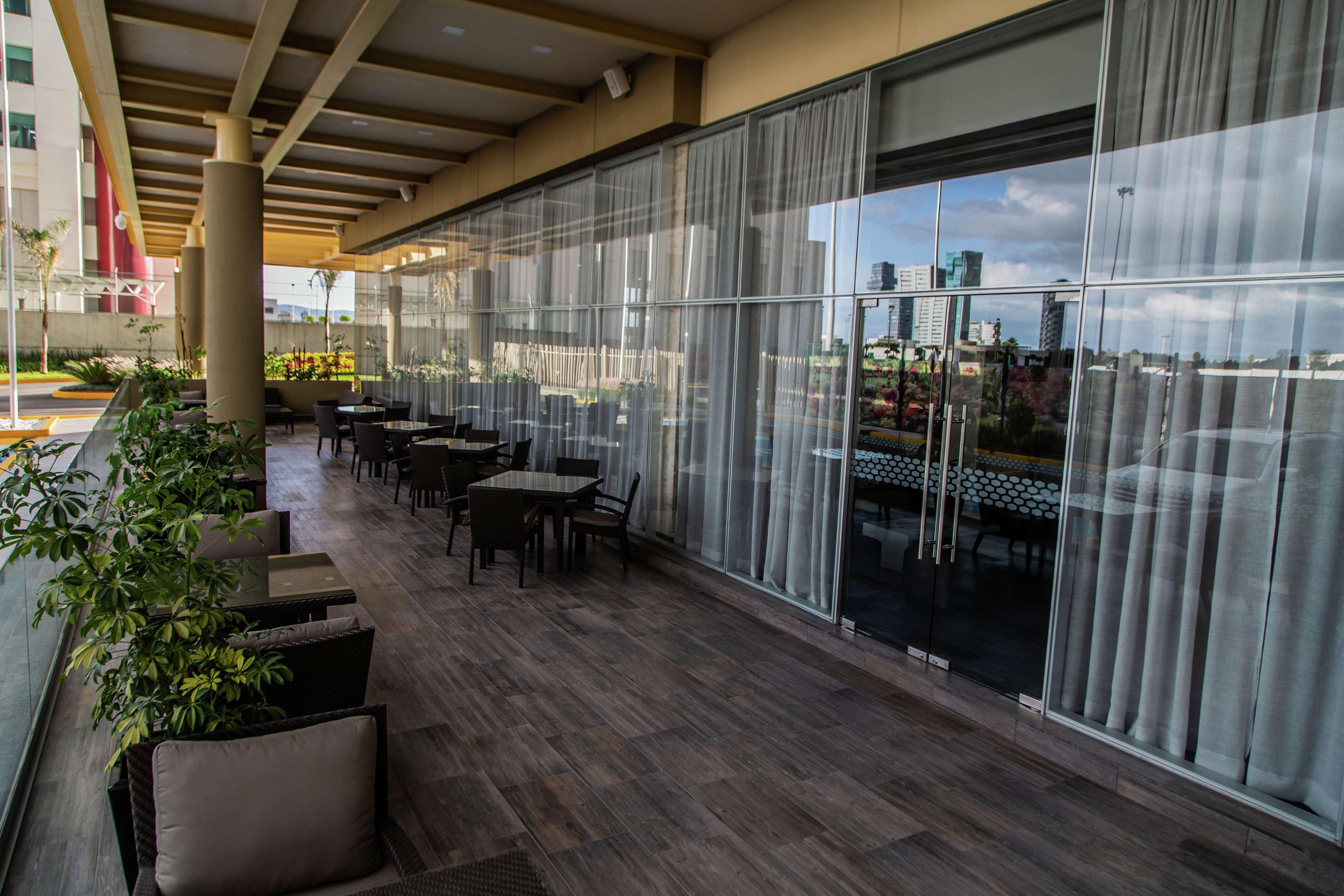 Hampton Inn & Suites By Hilton Пуэбла Экстерьер фото