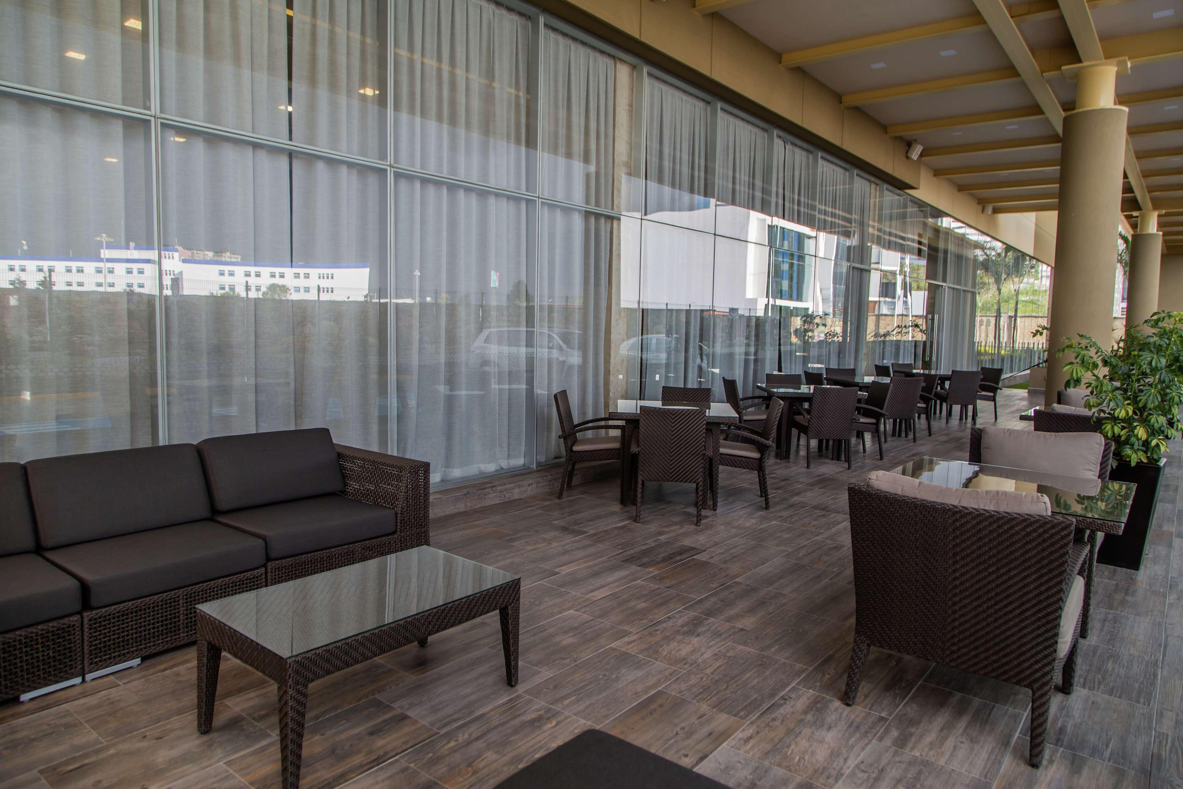 Hampton Inn & Suites By Hilton Пуэбла Экстерьер фото