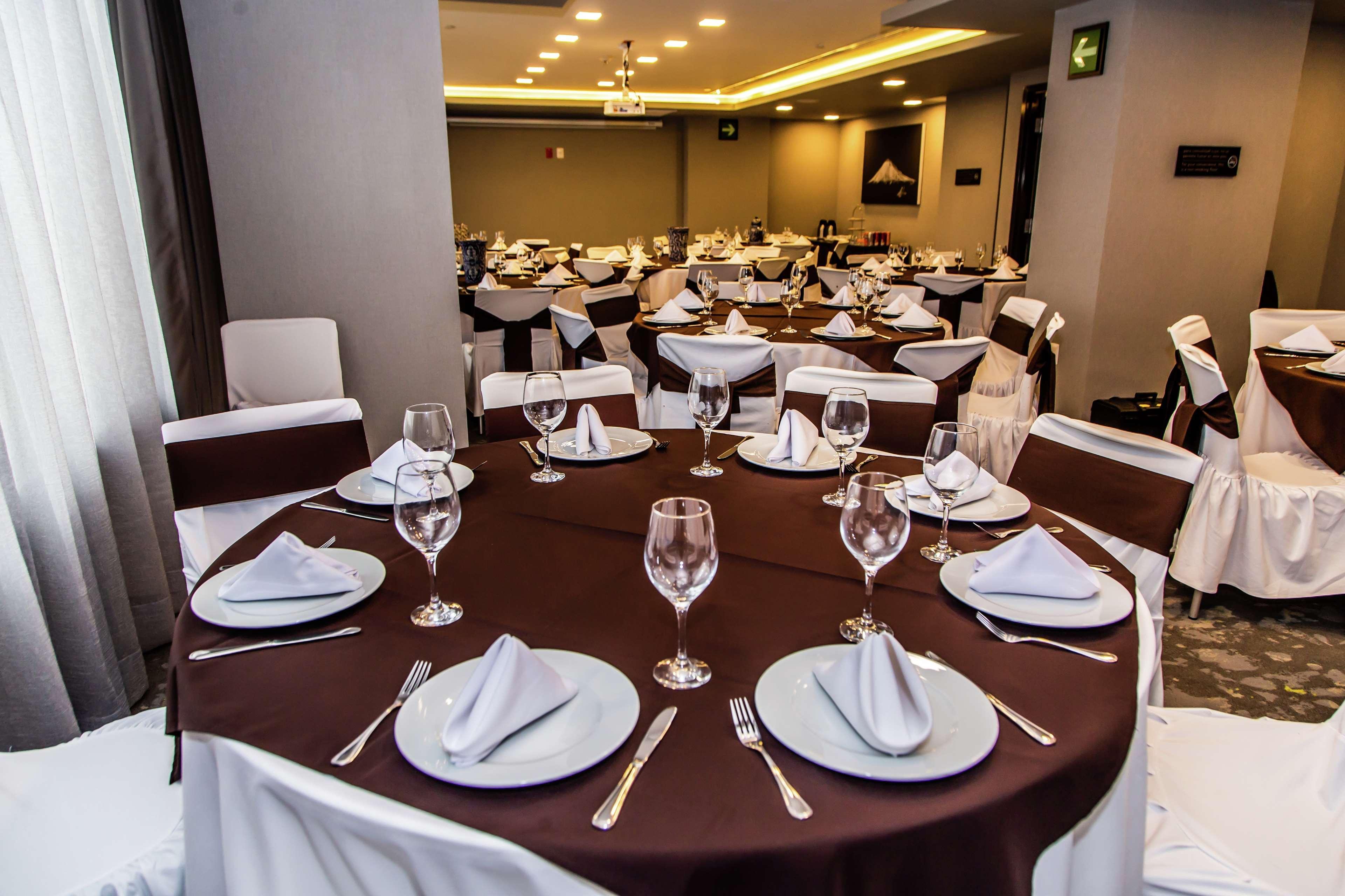 Hampton Inn & Suites By Hilton Пуэбла Экстерьер фото