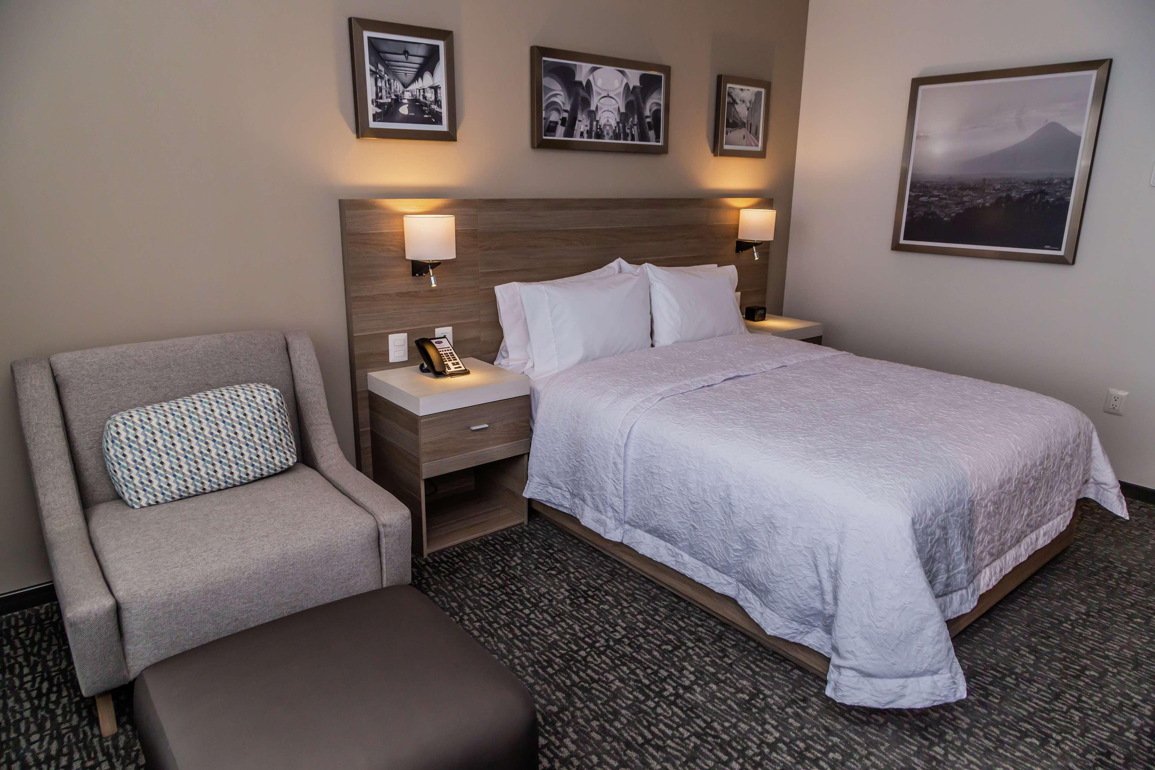 Hampton Inn & Suites By Hilton Пуэбла Экстерьер фото
