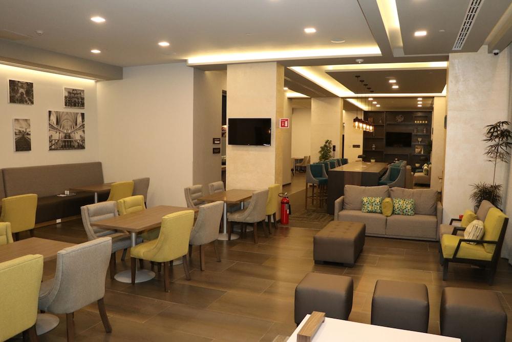 Hampton Inn & Suites By Hilton Пуэбла Экстерьер фото
