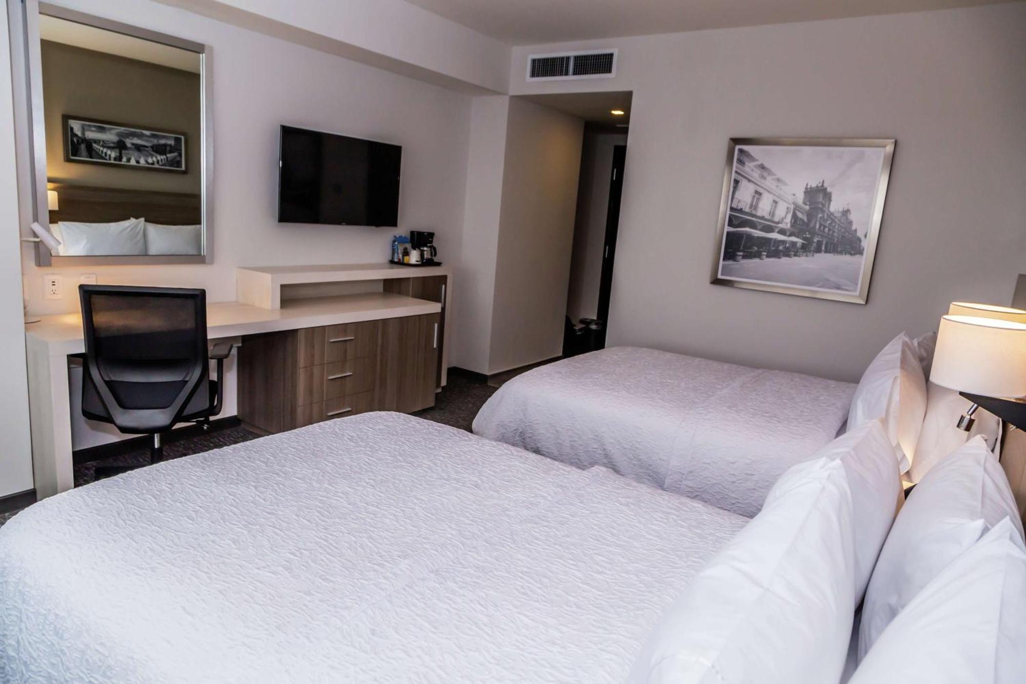 Hampton Inn & Suites By Hilton Пуэбла Экстерьер фото