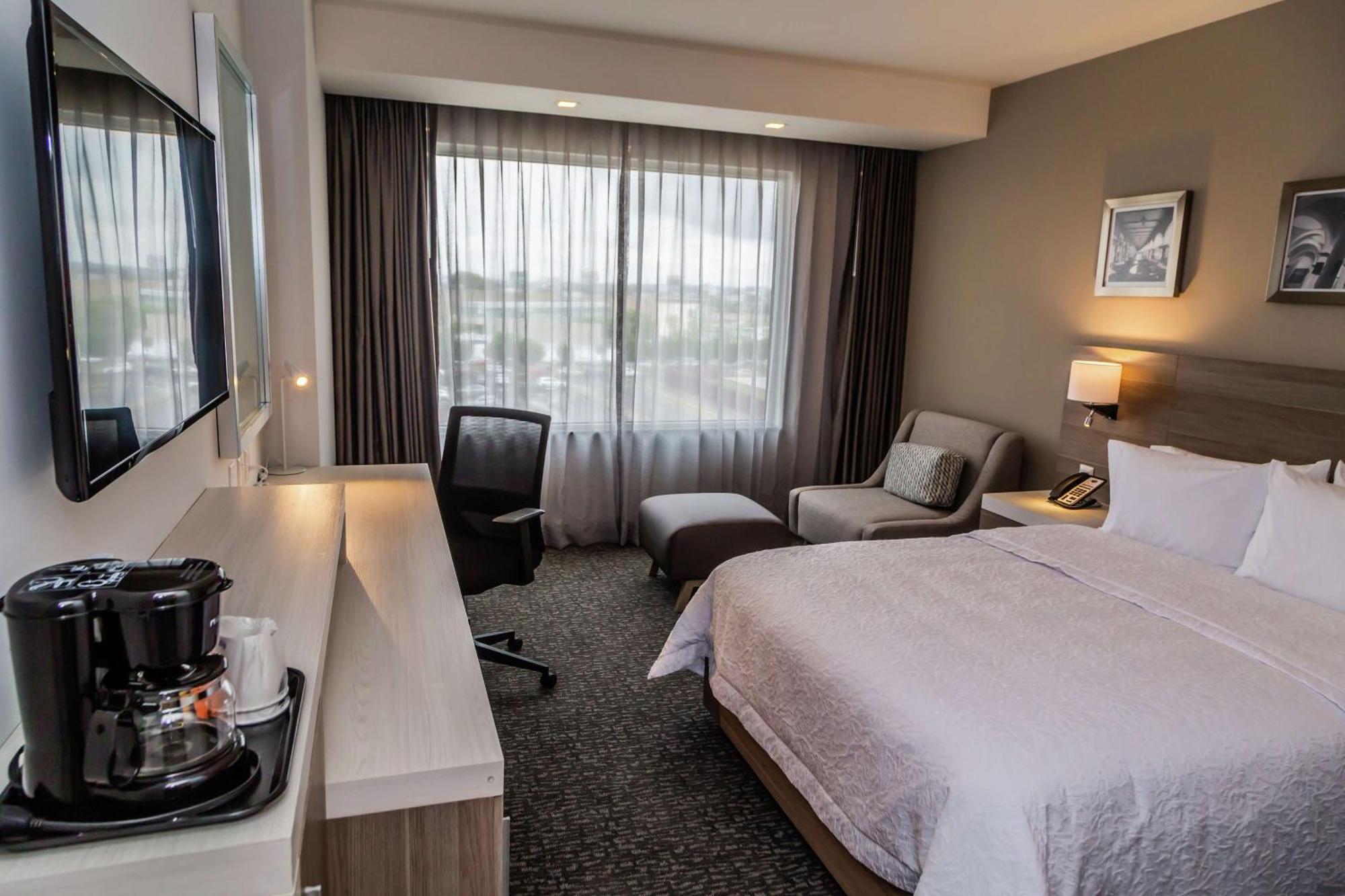 Hampton Inn & Suites By Hilton Пуэбла Экстерьер фото