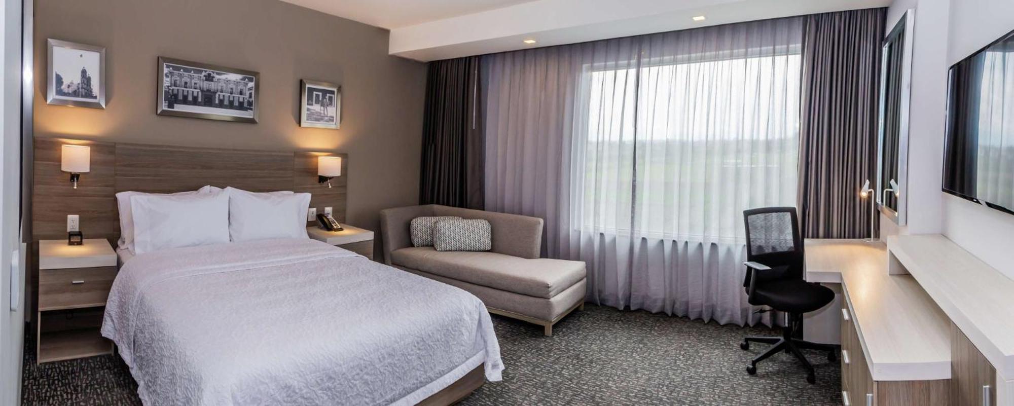 Hampton Inn & Suites By Hilton Пуэбла Экстерьер фото